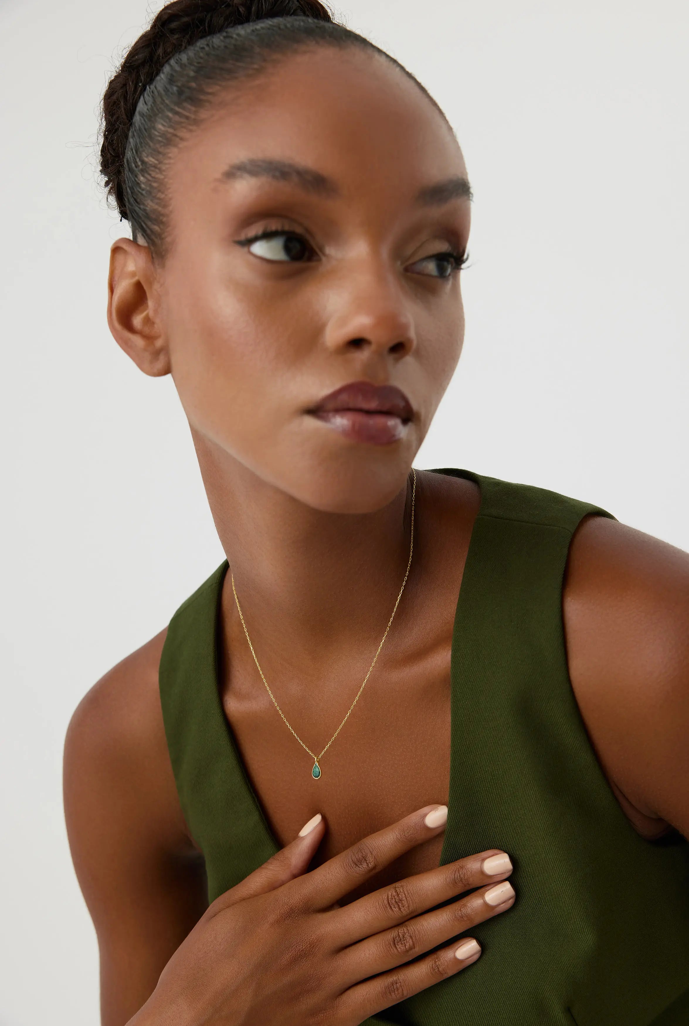 Minimalist Teardrop Emerald Necklace – 18K Gold-Plated Sterling Silver