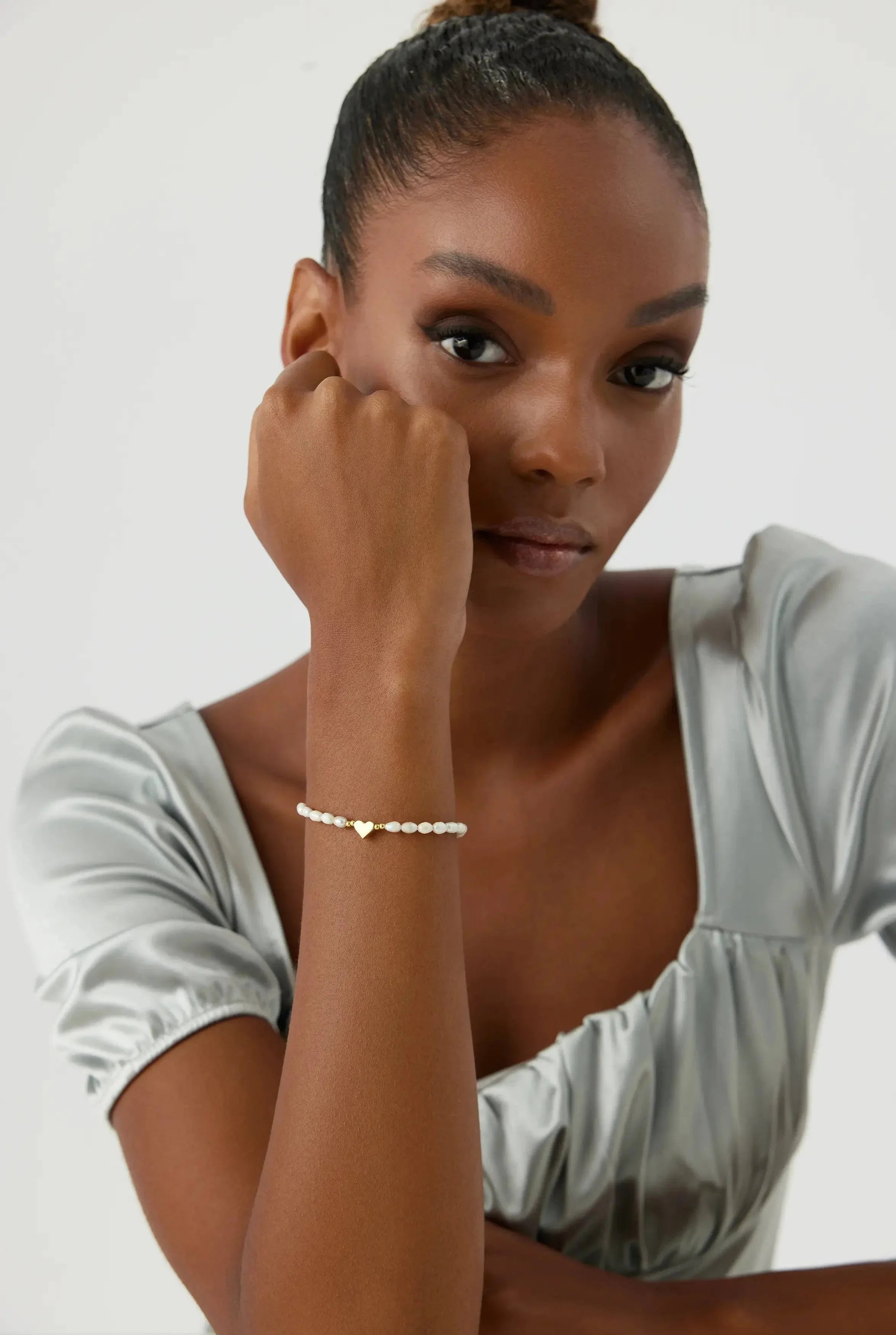 Gold Heart and Freshwater Pearl Bracelet – Elegant 925K Sterling Silver Jewelry
